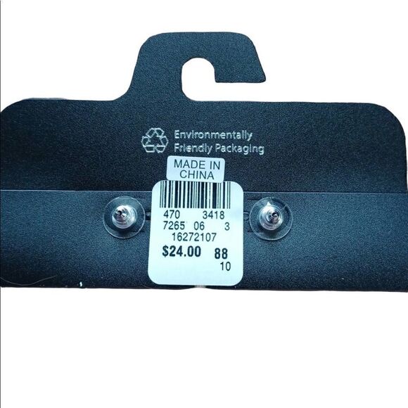 NWT Avenue woman's necklace & earring snowflake set - 20"-23" Long chain - Picture 6 of 6